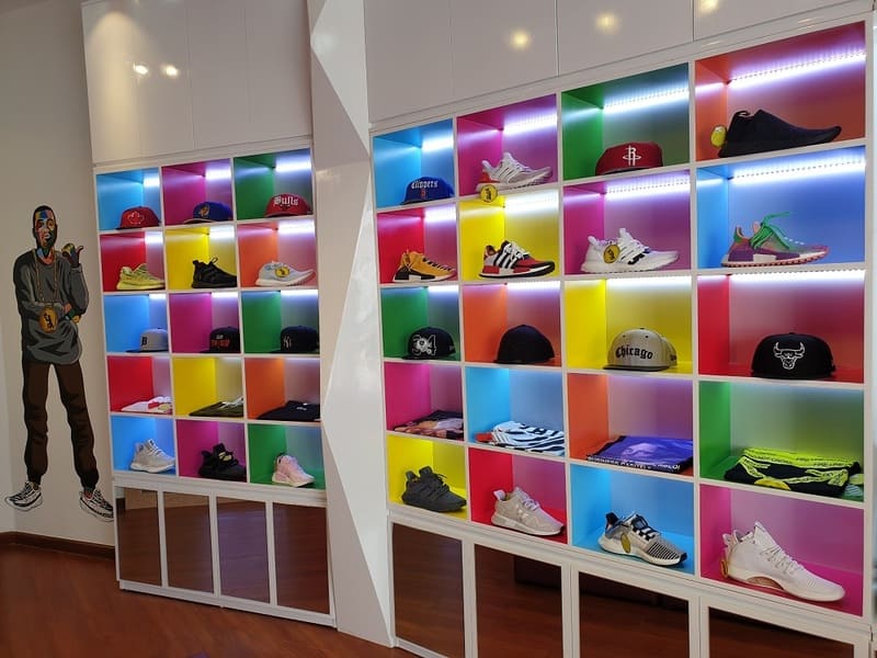 shop bán giày sneaker xịn