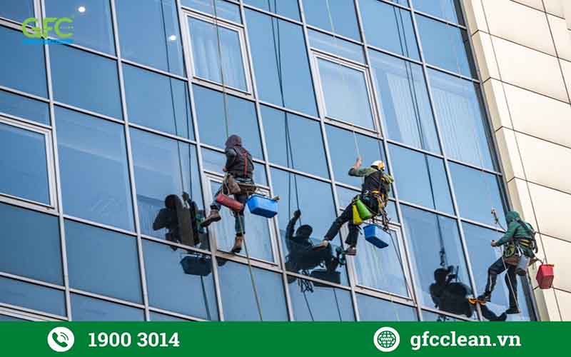 công ty vệ sinh kính tòa nhà GFC Clean