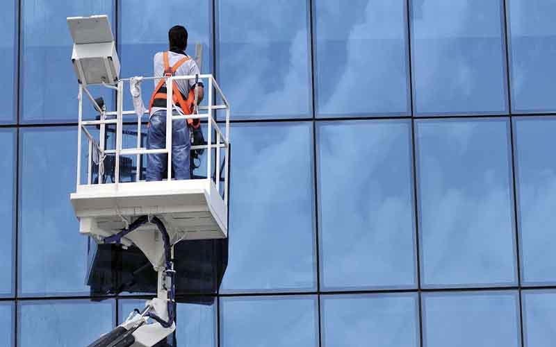 công ty vệ sinh kính tòa nhà Tâm Việt