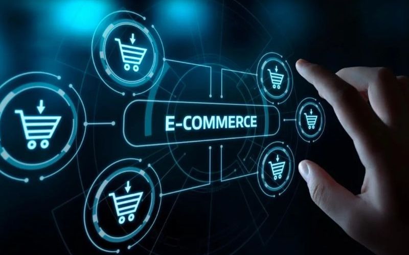 Qua các nhóm và diễn đàn trực tuyến